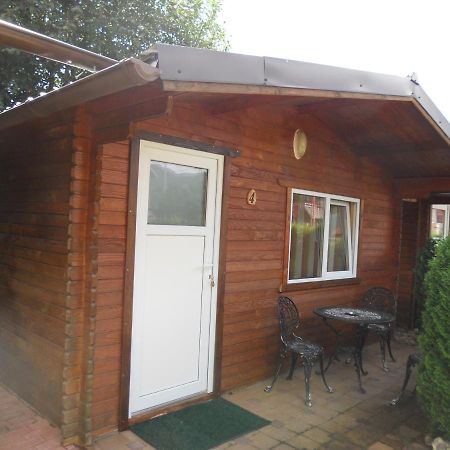 Pension, Camping & Biker Station Zur Deutschen Eiche Ciocanesti Bagian luar foto