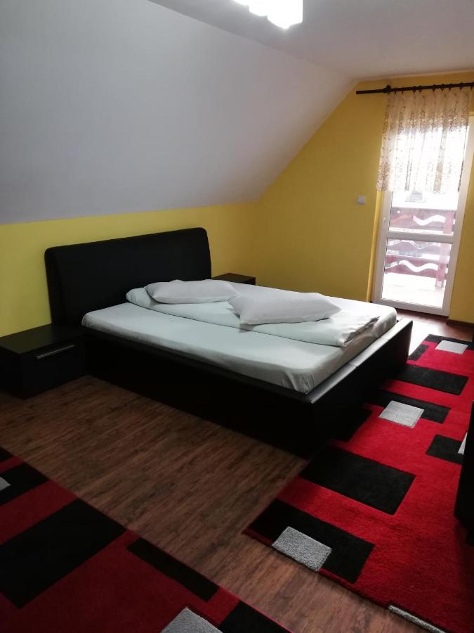 Pension, Camping & Biker Station Zur Deutschen Eiche Ciocanesti Bagian luar foto