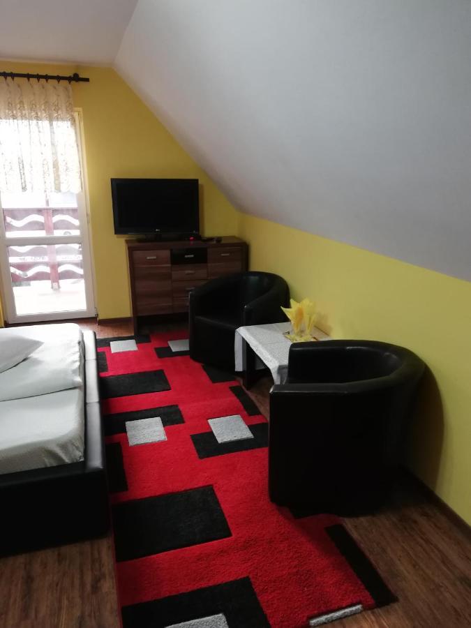Pension, Camping & Biker Station Zur Deutschen Eiche Ciocanesti Bagian luar foto