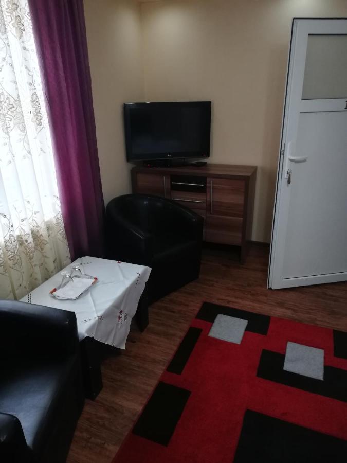 Pension, Camping & Biker Station Zur Deutschen Eiche Ciocanesti Bagian luar foto