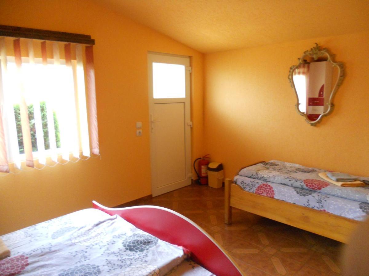 Pension, Camping & Biker Station Zur Deutschen Eiche Ciocanesti Bagian luar foto