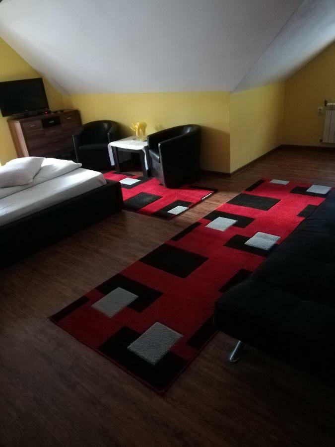 Pension, Camping & Biker Station Zur Deutschen Eiche Ciocanesti Bagian luar foto